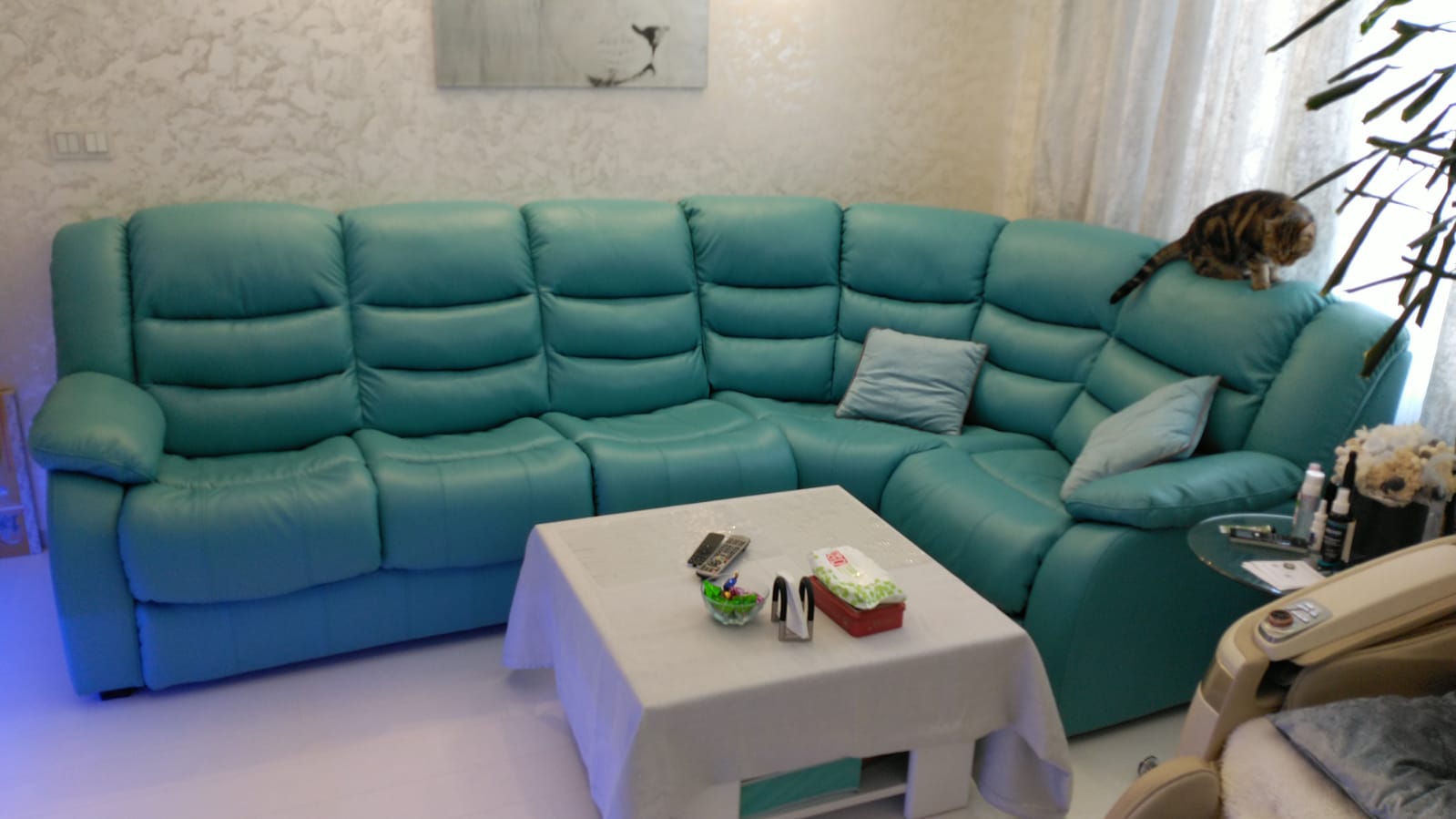 Перетяжка дивана на дому. Тырныауз